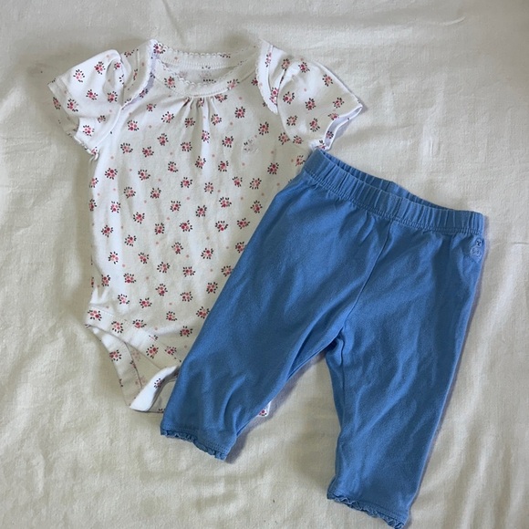 GAP - White and Blue 2 piece Matching Baby/Newborn Set - Picture 1 of 5